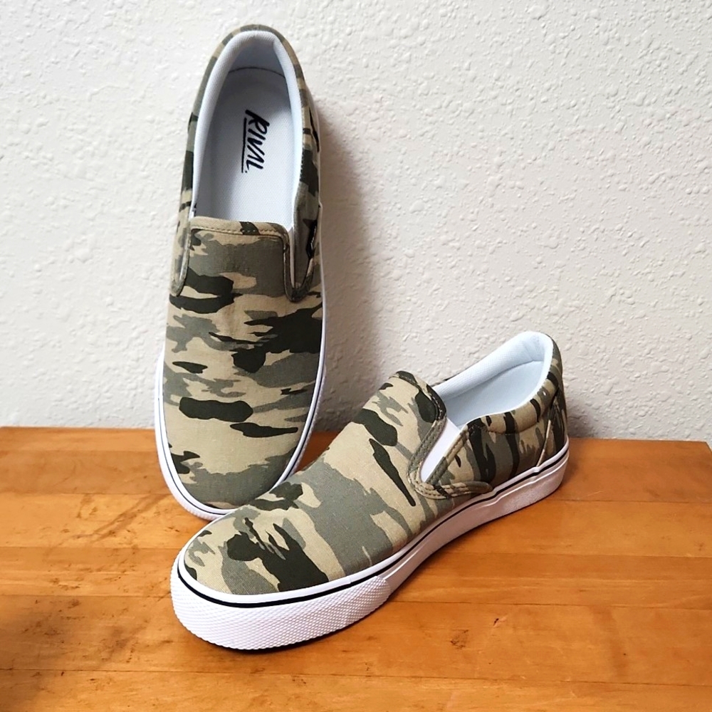 RIVAL Women's Dueces Camo